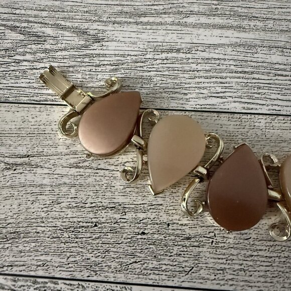 Vintage Chunky Gold Tone 2 Tone Thermoset Lucite Link Bracelet Collector’s Item - Picture 3 of 8